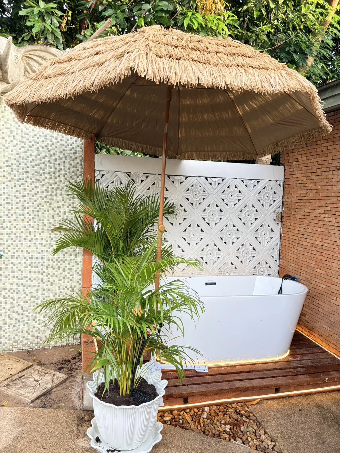 Balinese outdoor bath at Dewata Wellness Sauna Pattaya