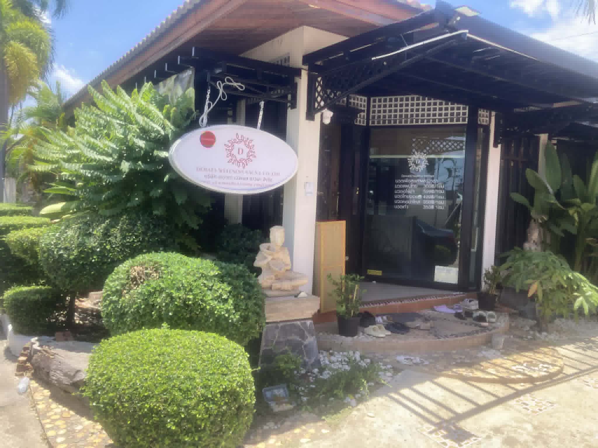 Entrance of Dewata Wellness Sauna on Phraphanimit Road Pattaya with garden and oval sign